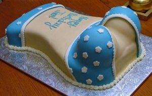 Bán bánh sinh nhật - tặng kèm niềm vui.