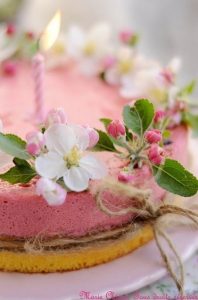 Bánh kem mừng sinh nhật sắc hồng tuyệt đẹp
