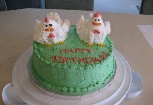 Bánh sinh nhật con gà - bánh của niềm vui và may mắn