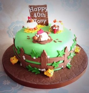 Bánh sinh nhật con gà - bánh của niềm vui và may mắn