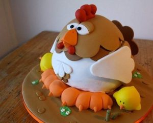 Bánh sinh nhật con gà - bánh của niềm vui và may mắn