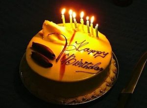 Bánh sinh nhật hình ô tô - người bạn thú vị