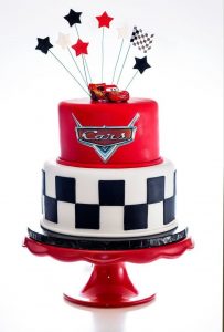 Bánh sinh nhật hình ô tô - người bạn thú vị