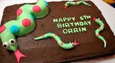 Bánh sinh nhật hình rắn - ấn tượng, độc đáo