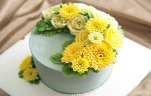 Say đắm vẻ đẹp của những chiếc bánh kem mang sắc vàng