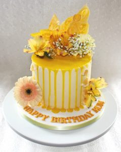 Say đắm vẻ đẹp của những chiếc bánh kem mang sắc vàng