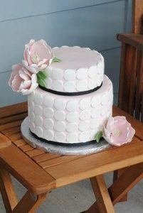 Vẻ đẹp tinh tế qua chiếc bánh sinh nhật đơn giản.