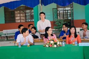 Thầy giáo cắt bánh kem "nhà 3 đời dạy học": Nhìn là thấy Toán thật dễ