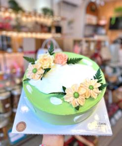 Bánh sinh nhật bắt hoa kem 24